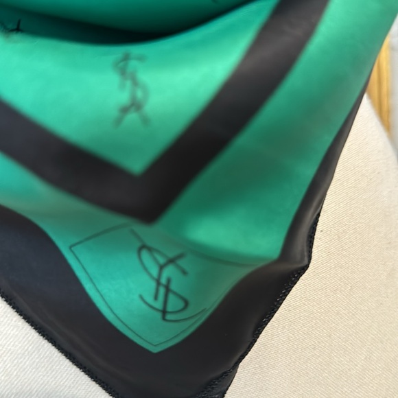 Authentic YSL silk scarf - Picture 3 of 10
